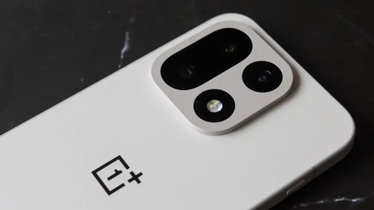 OnePlus 9000mAh Battery Phone Spotted on Geekbench, Gaming-Focused Turbo Series Details Emerge