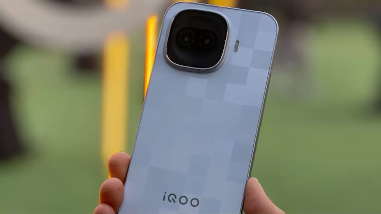 iQOO 15R Launch: Snapdragon 8 Gen 5, 7,600mAh Battery, 144Hz AMOLED – Price and Full Details